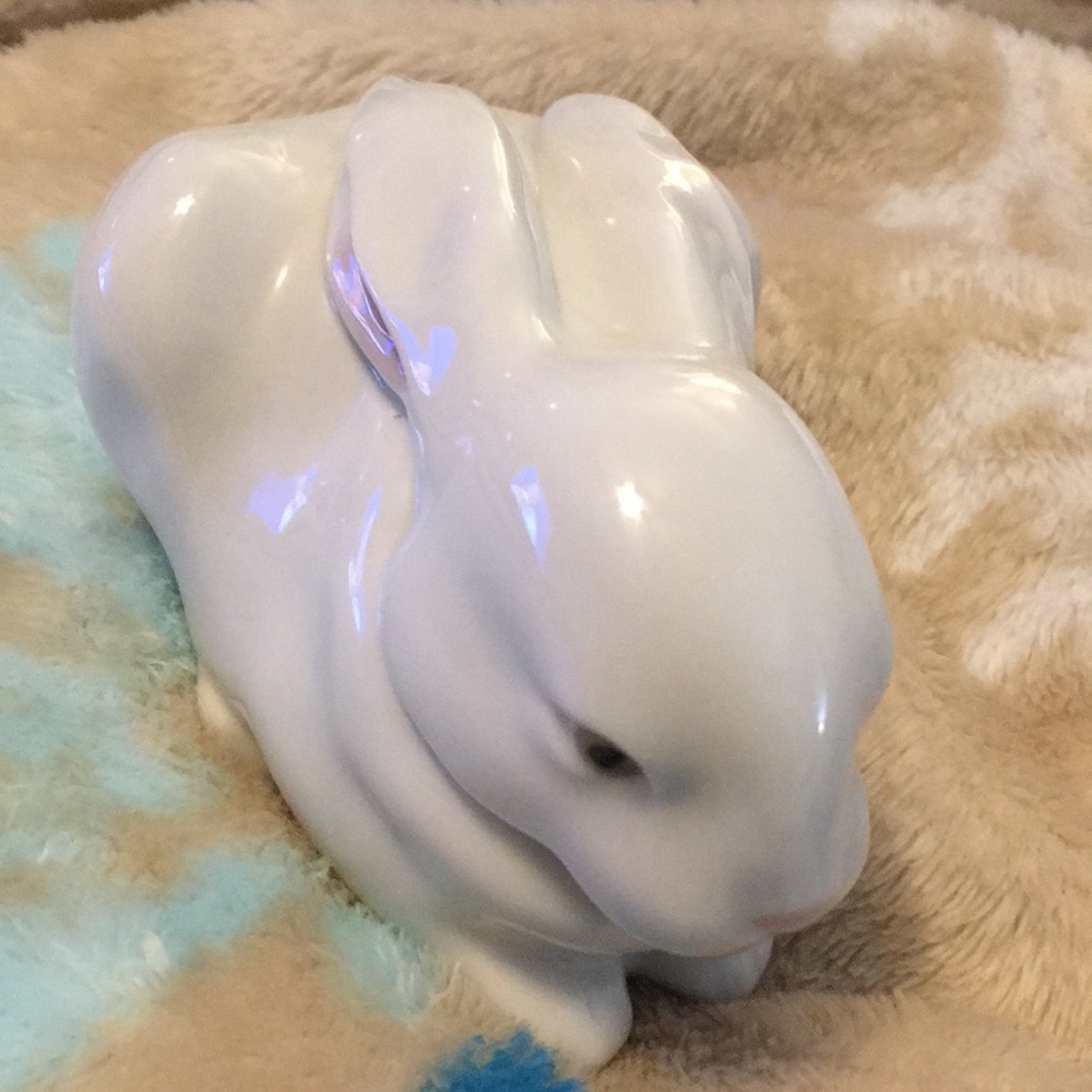 Lladró sleeping bunny